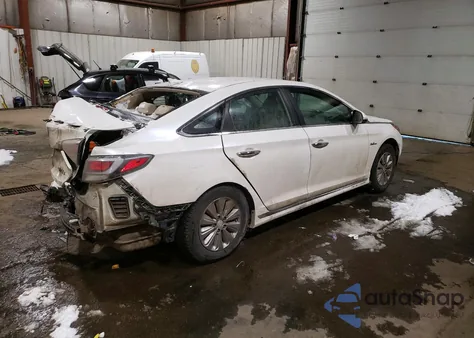2016 Hyundai Sonata Hybrid z USA, uszkodzony, nr VIN KMHE24L17GA013193